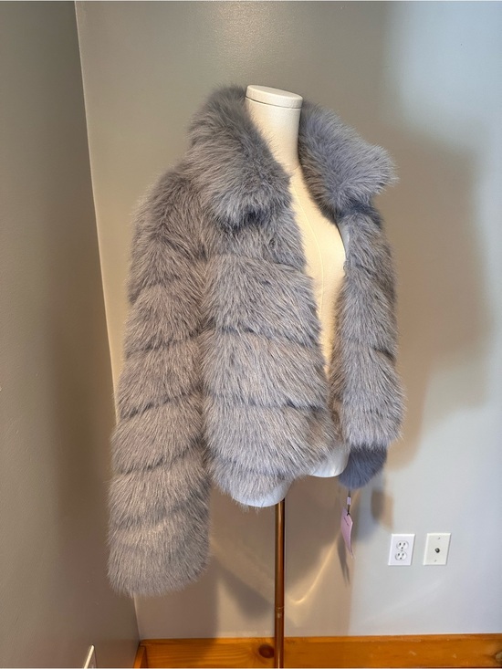 Avec Les Filles Jackets & Blazers - NWT 🆕 AVEC LES FILLES Fluffy Faux Fur Crop Jacket Size L Lined NWT Pockets